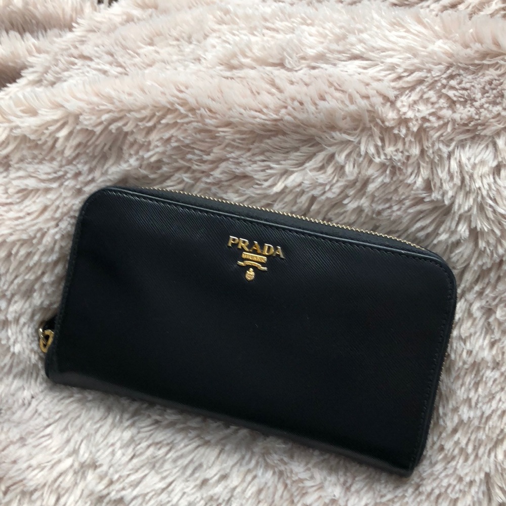 Prada wallet. Authentic